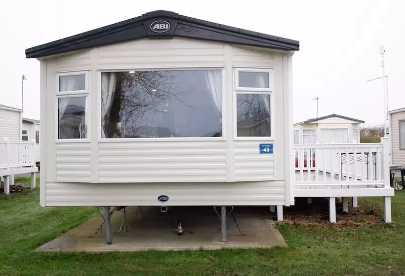 Luxury 2 Bedroom Caravan At Mersea Island Holiday