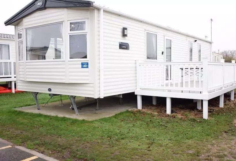 Luxury 2 Bedroom Caravan At Mersea Island Holiday