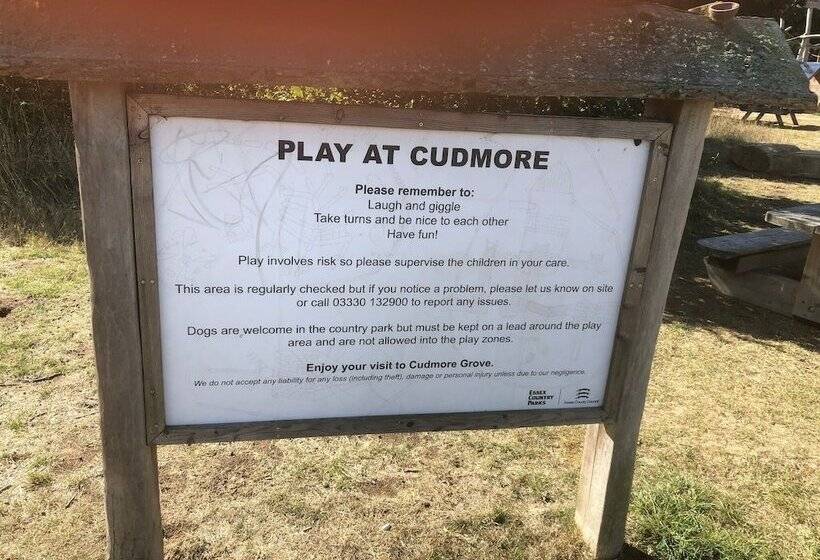 Luxury 2 Bedroom Caravan At Mersea Island Holiday