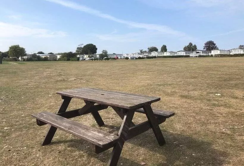 Luxury 2 Bedroom Caravan At Mersea Island Holiday