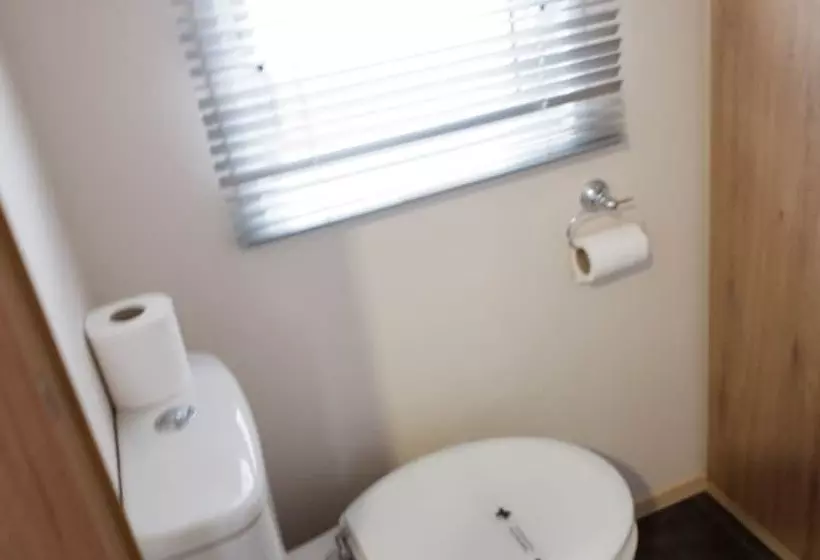 Luxury 2 Bedroom Caravan At Mersea Island Holiday