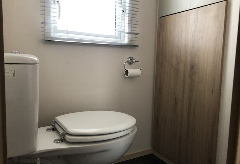 Luxury 2 Bedroom Caravan At Mersea Island Holiday