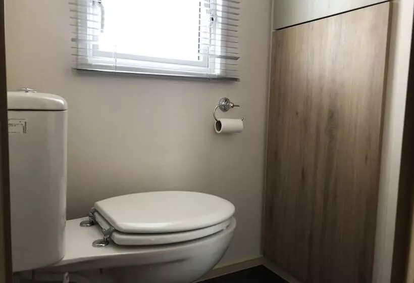 Luxury 2 Bedroom Caravan At Mersea Island Holiday