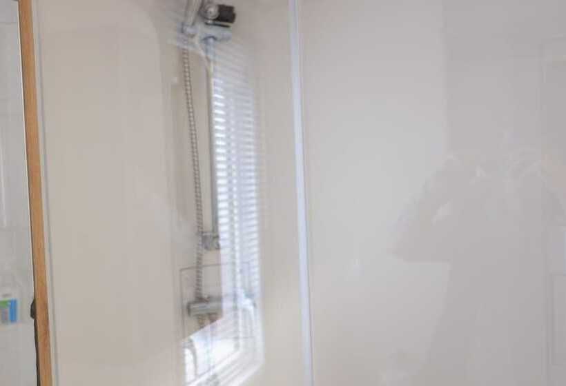 Luxury 2 Bedroom Caravan At Mersea Island Holiday