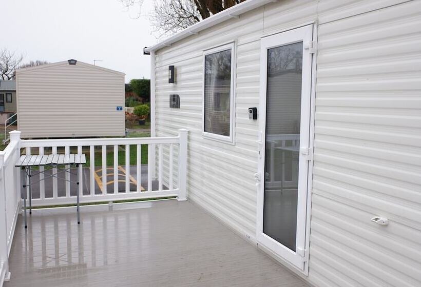 Luxury 2 Bedroom Caravan At Mersea Island Holiday