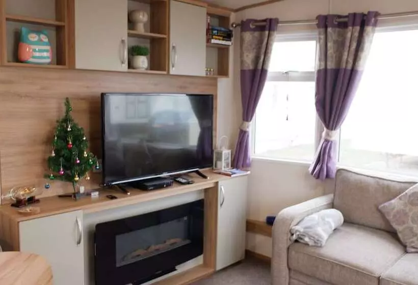 Luxury 2 Bedroom Caravan At Mersea Island Holiday