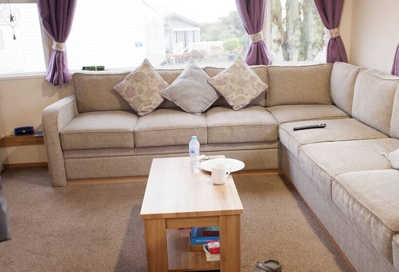 Luxury 2 Bedroom Caravan At Mersea Island Holiday