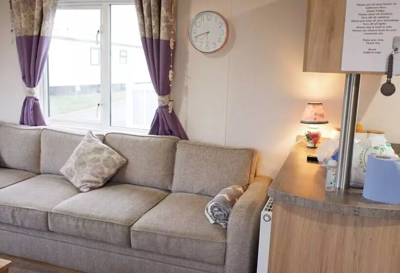Luxury 2 Bedroom Caravan At Mersea Island Holiday