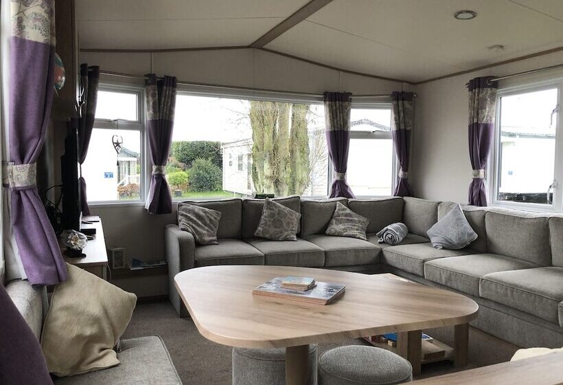 Luxury 2 Bedroom Caravan At Mersea Island Holiday