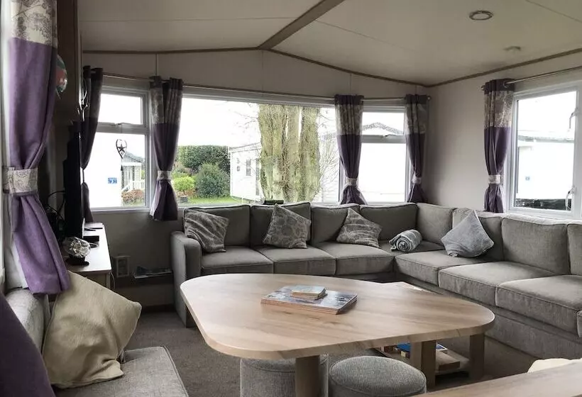 Luxury 2 Bedroom Caravan At Mersea Island Holiday