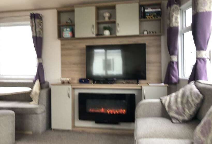 Luxury 2 Bedroom Caravan At Mersea Island Holiday