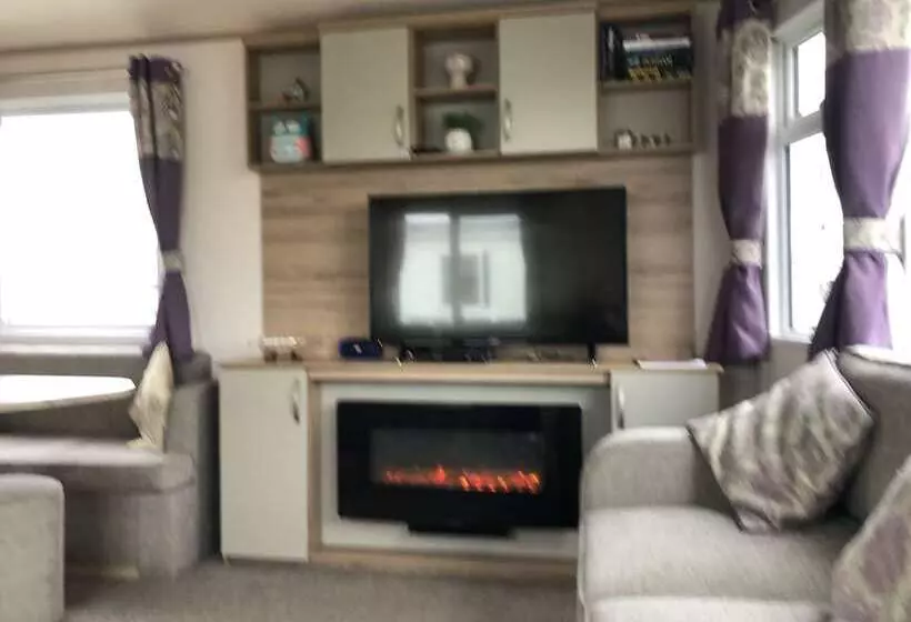 Luxury 2 Bedroom Caravan At Mersea Island Holiday