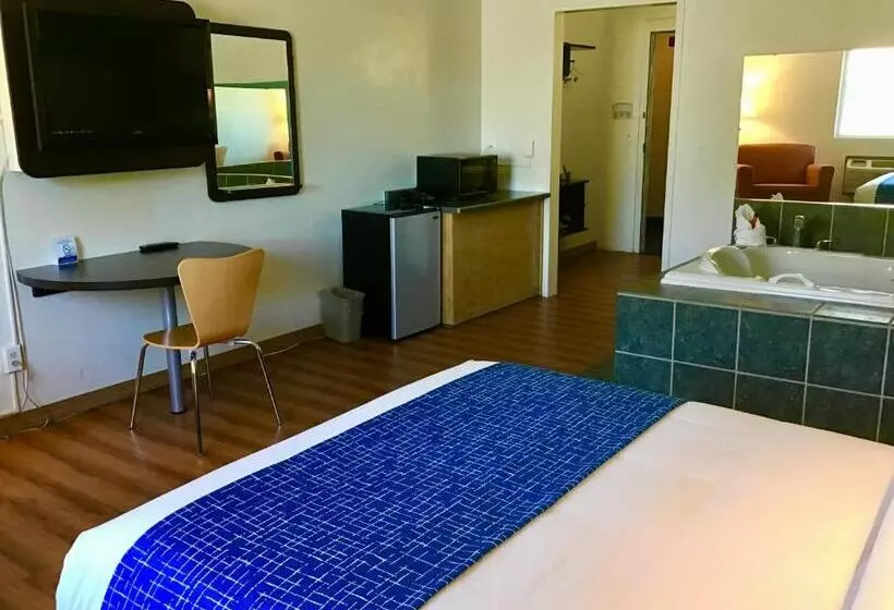 モーテル Travelodge Inn & Suites By Wyndham Missoula University Park