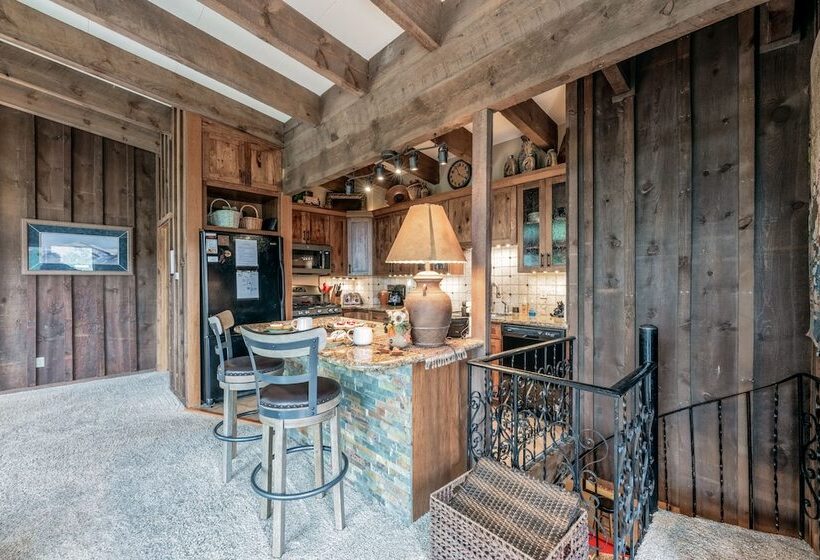 Neeley Mountain House