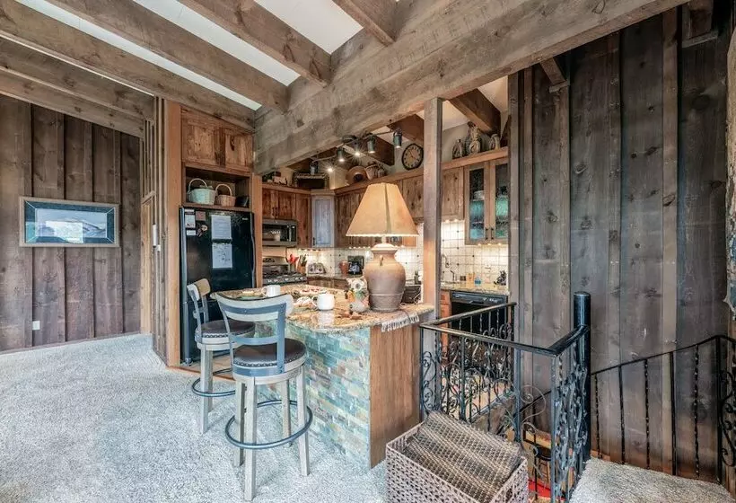 Neeley Mountain House