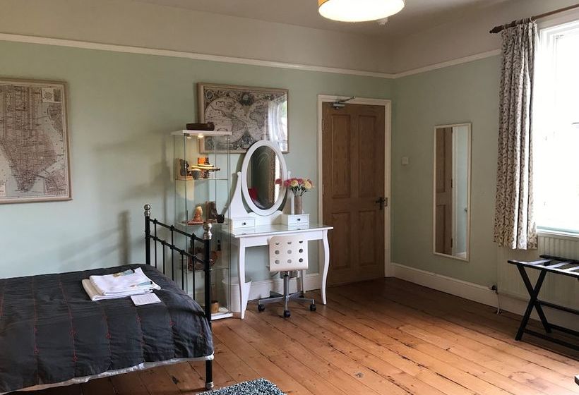 بنسيون The Hollies