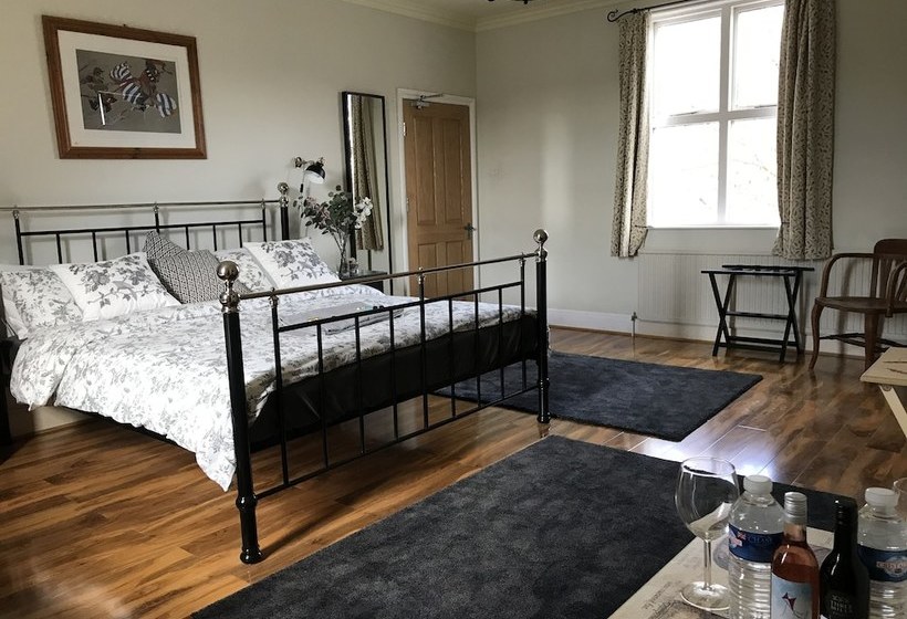 بنسيون The Hollies