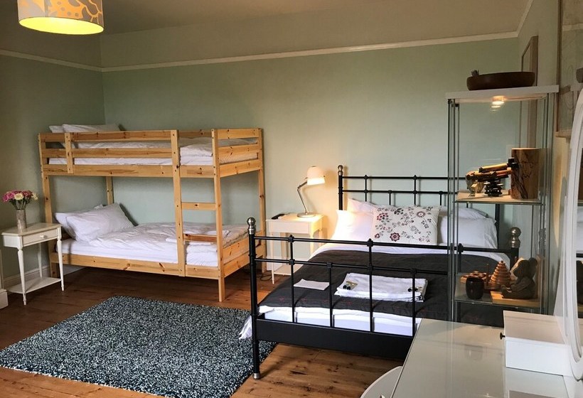 بنسيون The Hollies