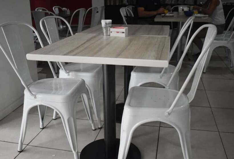 בית מלון כפרי Dakar