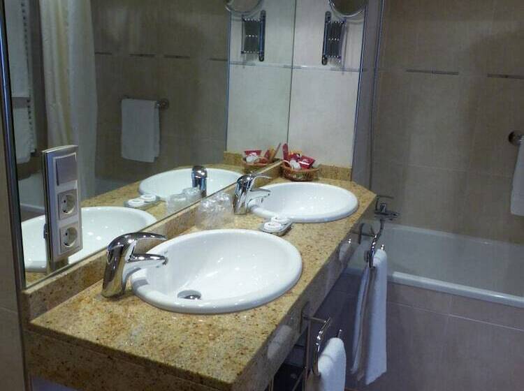 هتل Les Truites Adults Only