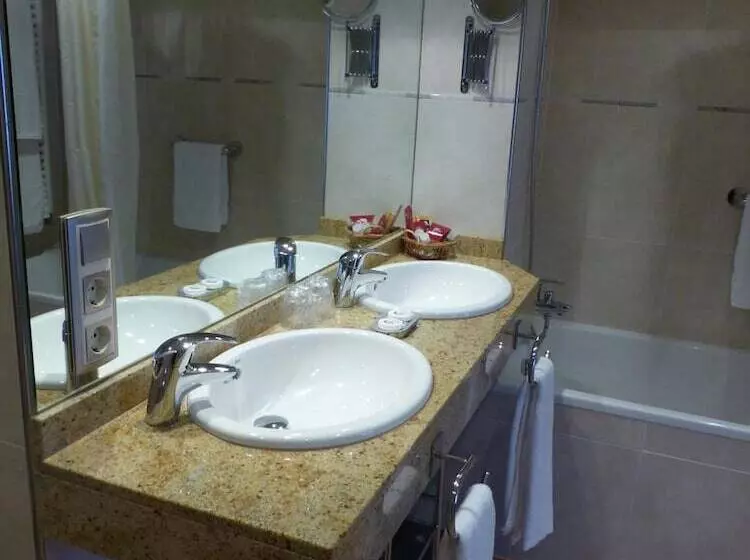 هتل Les Truites Adults Only