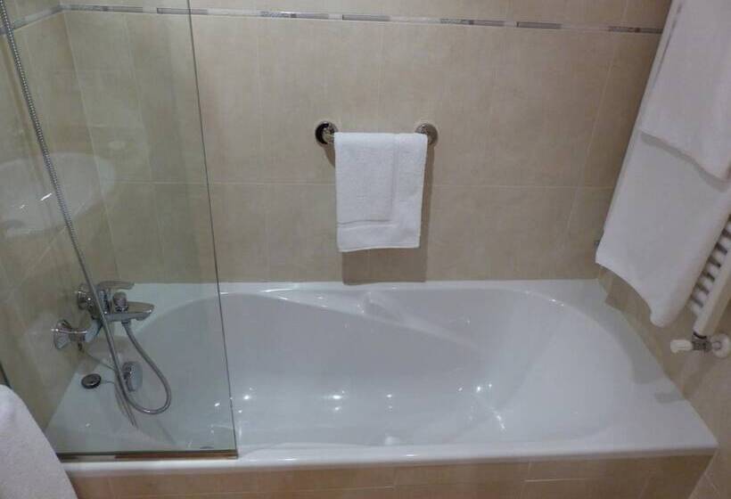 هتل Les Truites Adults Only