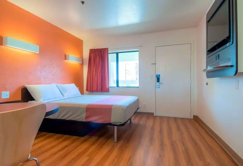 Motel 6palm Springs, Ca  Downtown