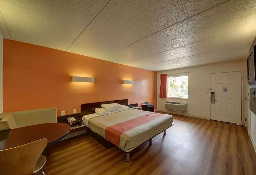 Motel 6 San Antonio, Tx  Downtown  Market Square