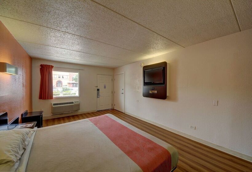 Motel 6 San Antonio, Tx  Downtown  Market Square