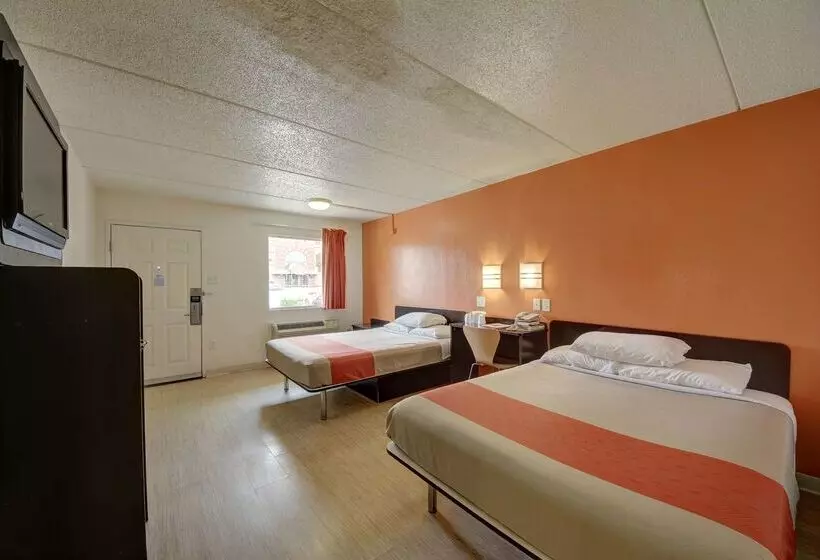 Motel 6 San Antonio, Tx  Downtown  Market Square