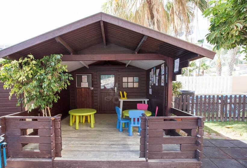 Pearly Grey Ocean Club Apartments & Suites