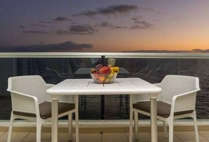 Pearly Grey Ocean Club Apartments & Suites