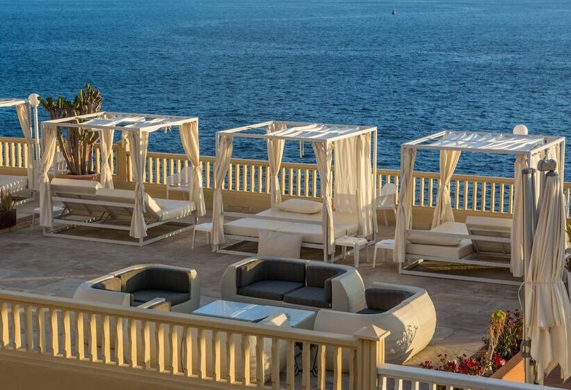 Pearly Grey Ocean Club Apartments & Suites