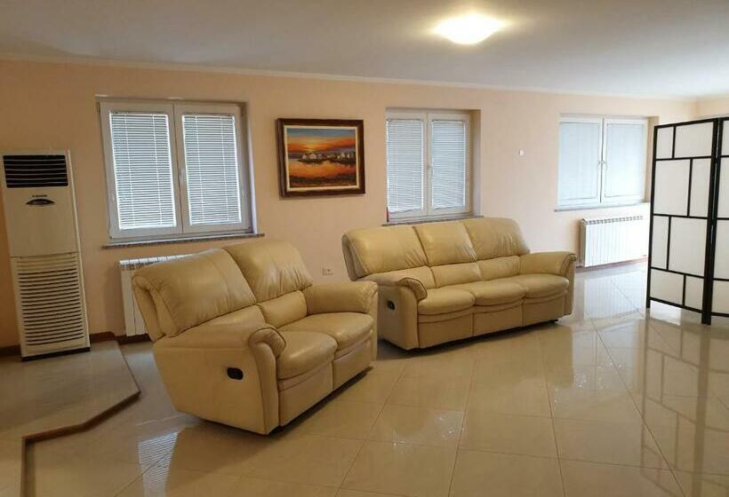 پانسیون Rooms & Apartments Giulia