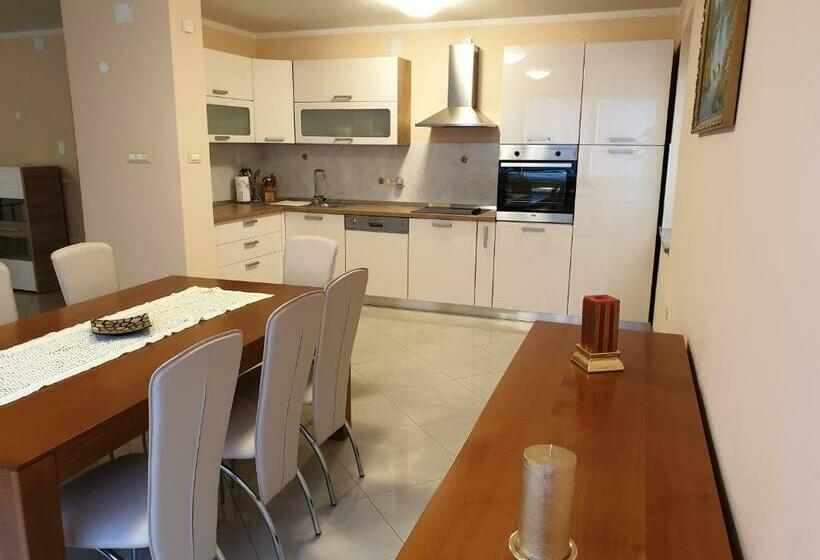 پانسیون Rooms & Apartments Giulia