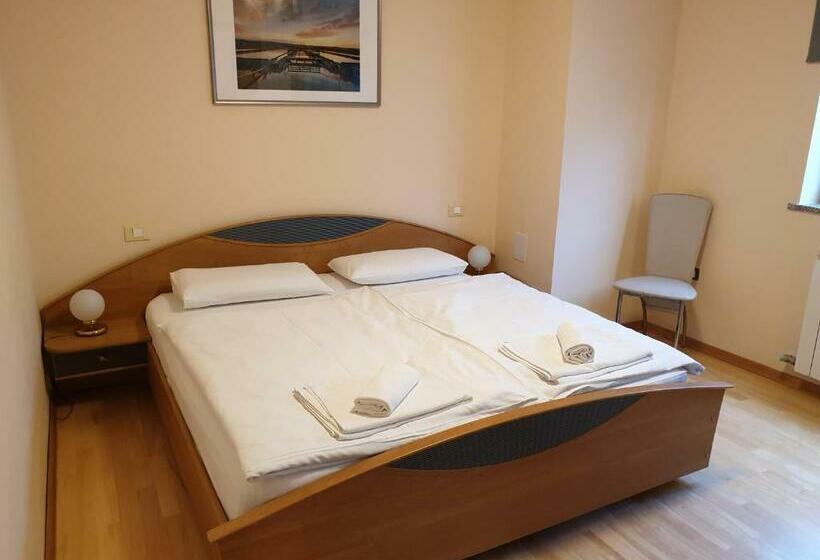 پانسیون Rooms & Apartments Giulia