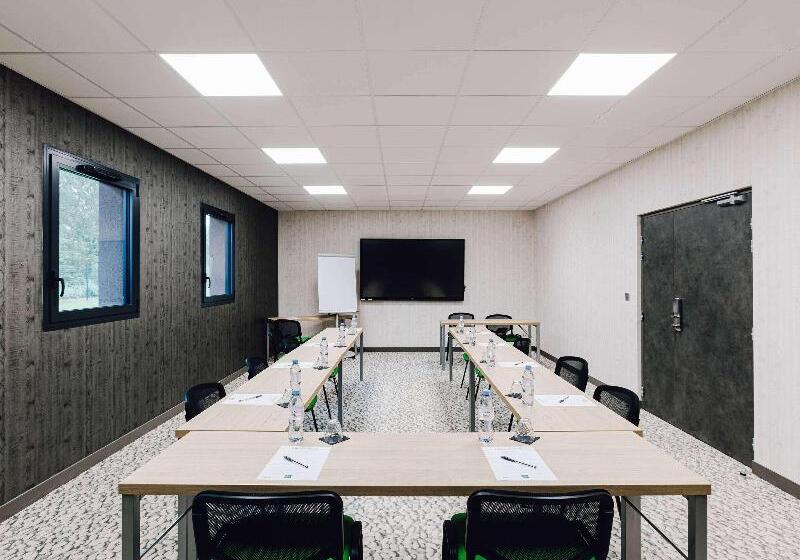 בית מלון כפרי Ibis Styles Contres Cheverny