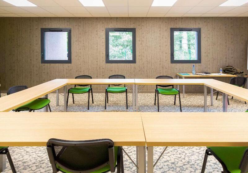 בית מלון כפרי Ibis Styles Contres Cheverny