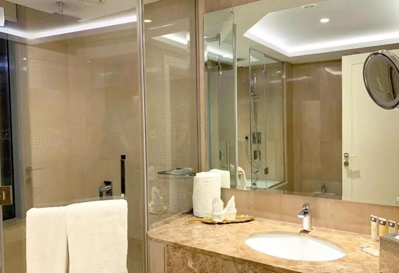 Grand Swiss Belhotel Waterfront Seef