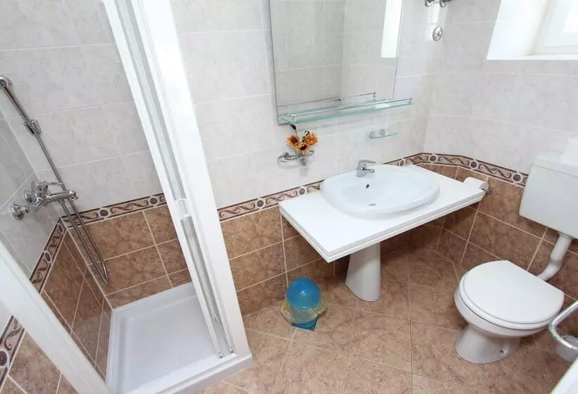 پانسیون Apartments And Rooms Villa Rossella 2