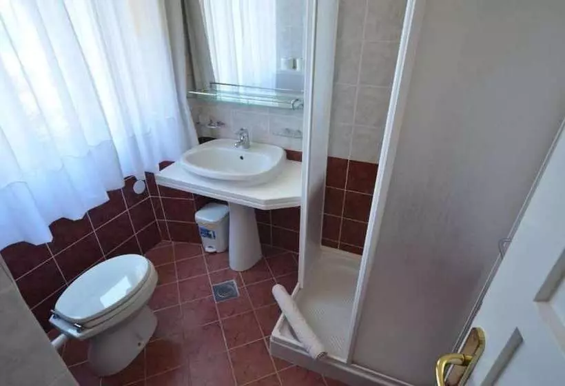 پانسیون Apartments And Rooms Villa Rossella 2