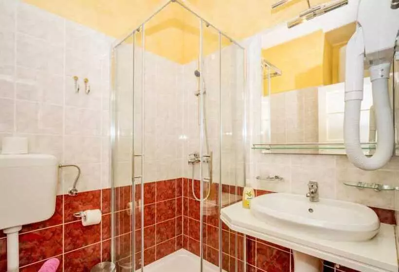 پانسیون Apartments And Rooms Villa Rossella 2