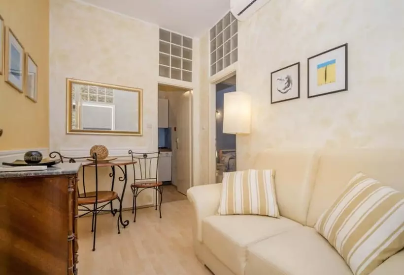 پانسیون Apartments And Rooms Villa Rossella 2