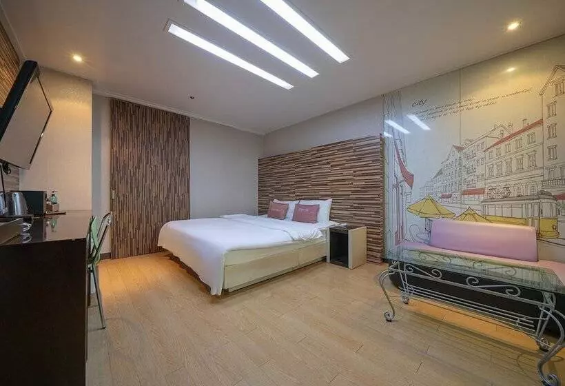 Motelli Changwon Sangnam Dong Totos