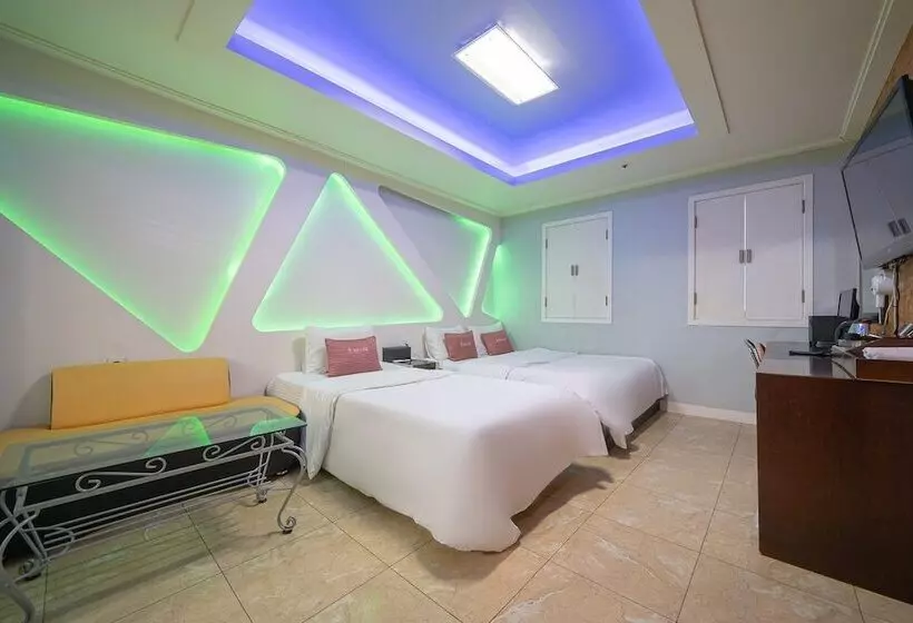 Motelli Changwon Sangnam Dong Totos