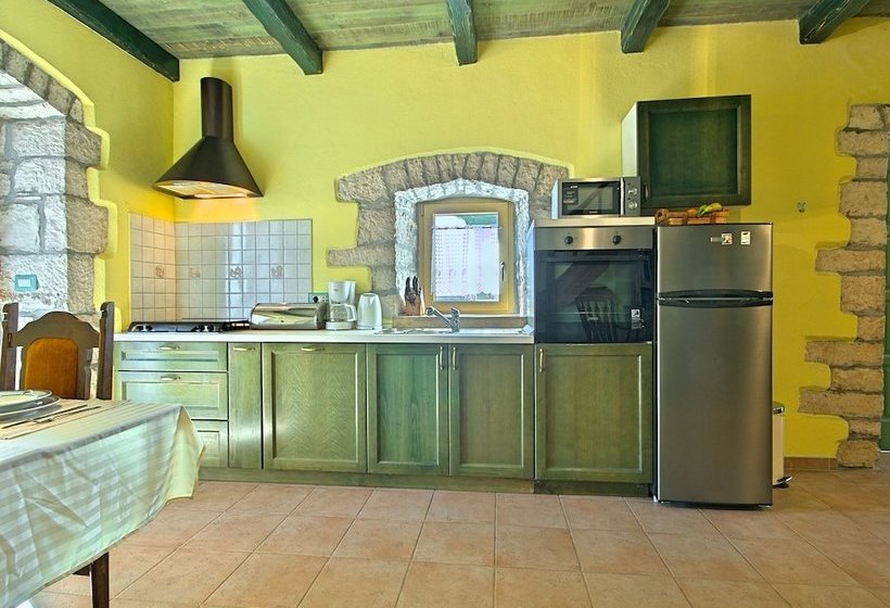 Charming Cottage With Pool Near Tinjan & The Beach