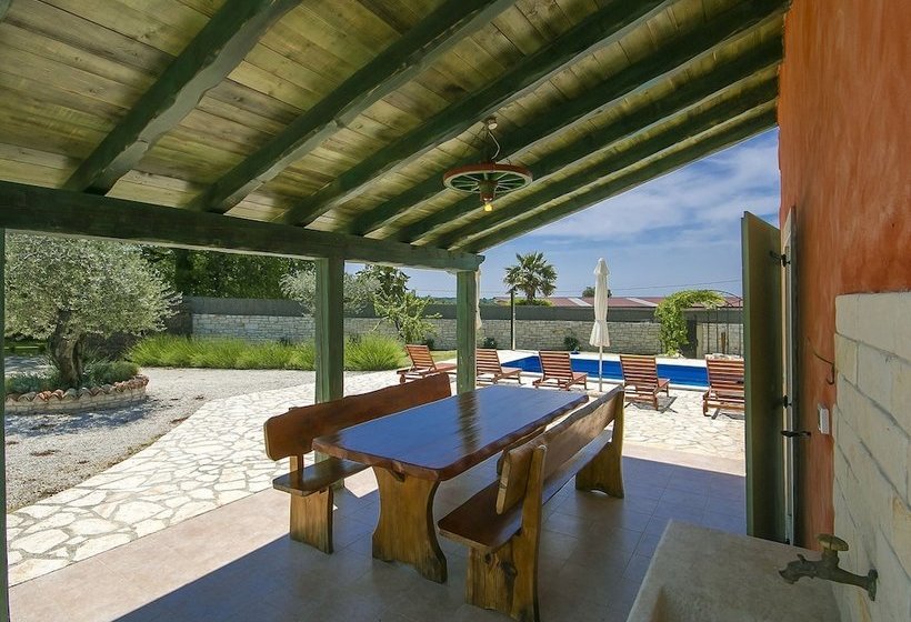 Charming Cottage With Pool Near Tinjan & The Beach