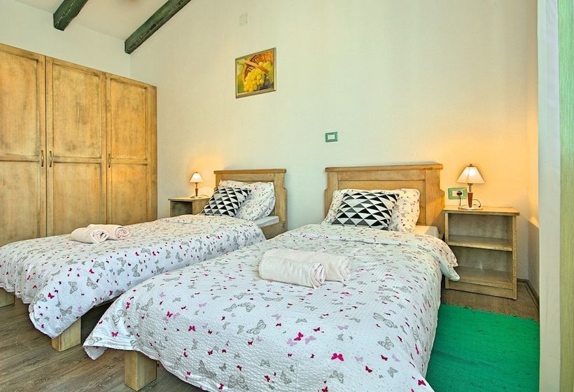 Charming Cottage With Pool Near Tinjan & The Beach