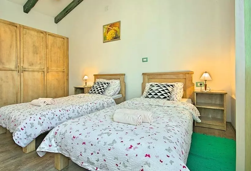 Charming Cottage With Pool Near Tinjan & The Beach