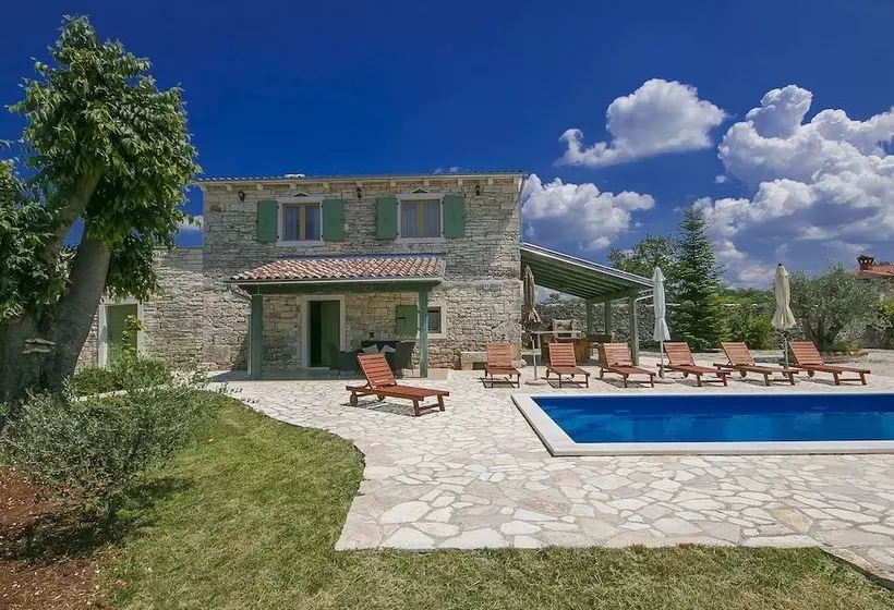 Charming Cottage With Pool Near Tinjan & The Beach